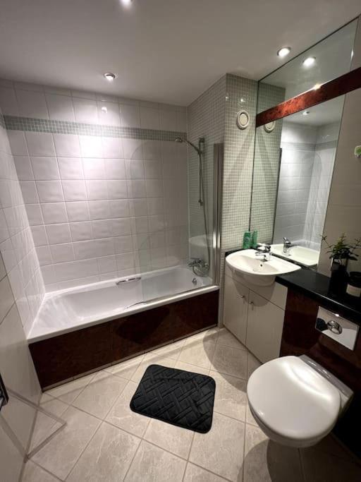 Entire Flat, 2 Bedroom & 2 Bathrooms In Birmingham Ngoại thất bức ảnh